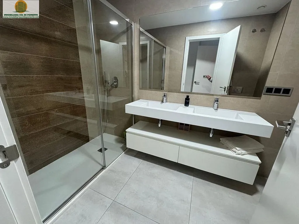 Vannitoad - Modern Apartment with Pool in Poniente Beach