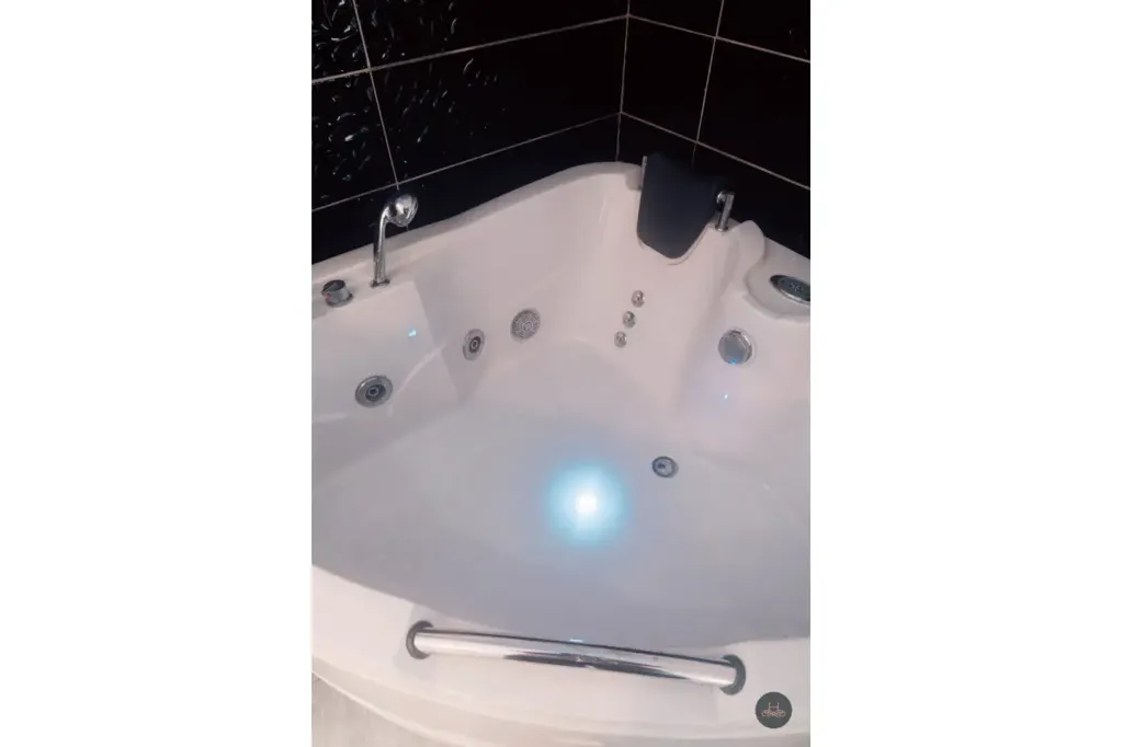 Bathrooms - Family House with Garden in Lier