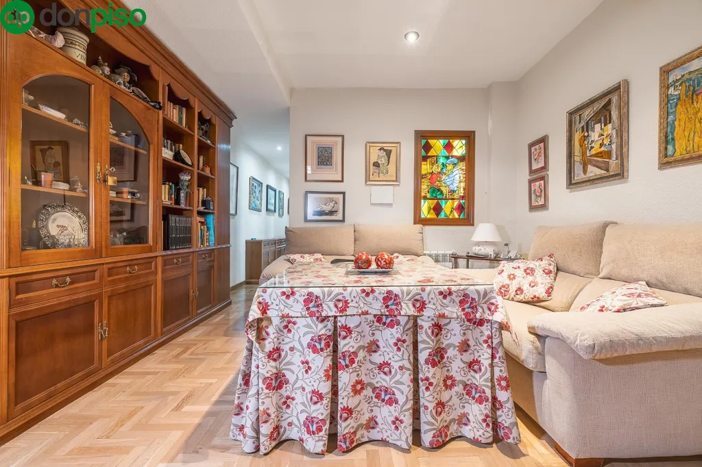 Salle à manger - 3-Bed Apartment with Balcony in Pajaritos, Granada