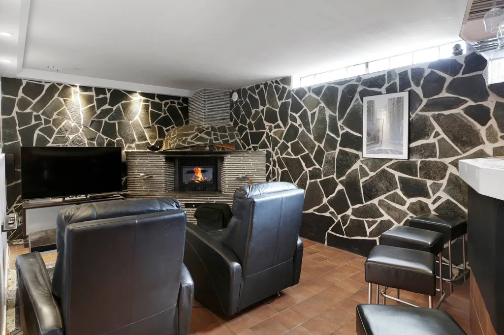 Pièces - Two-Storey Villa with Pool in Upplands Väsby