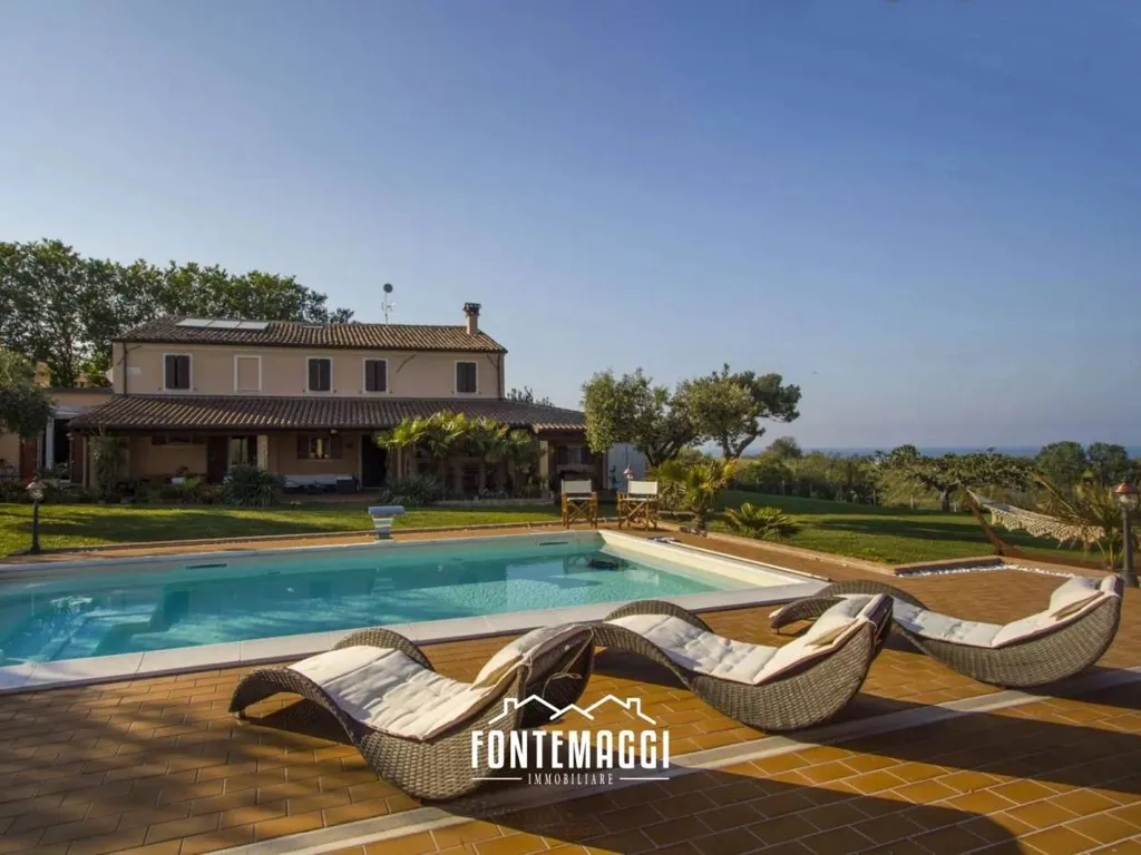 Piscine - Villa with Sea View in San Costanzo