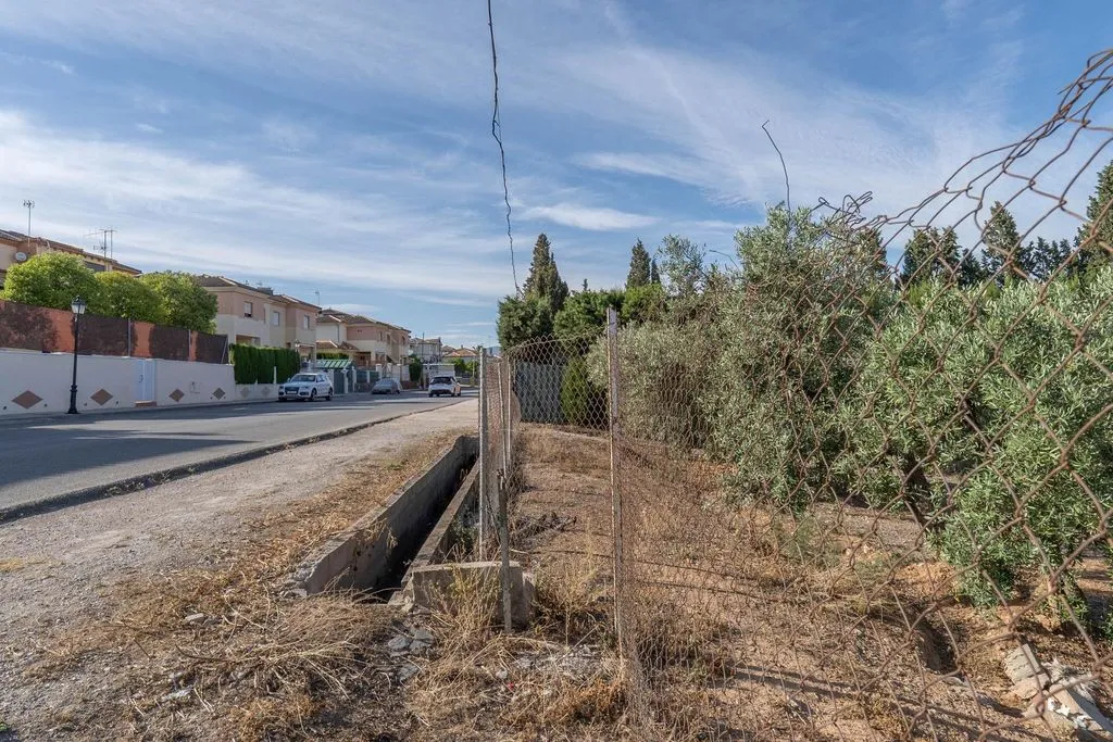 Aed - Buildable Land with Granada Views in Albolote