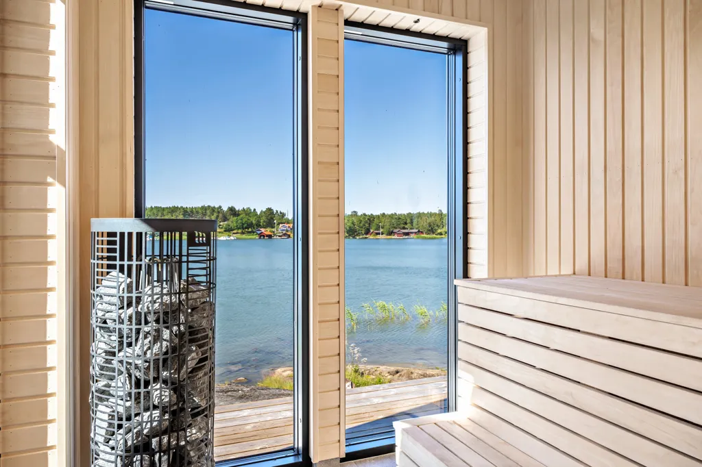 Toad - Modern Seafront Villa in Söderköping