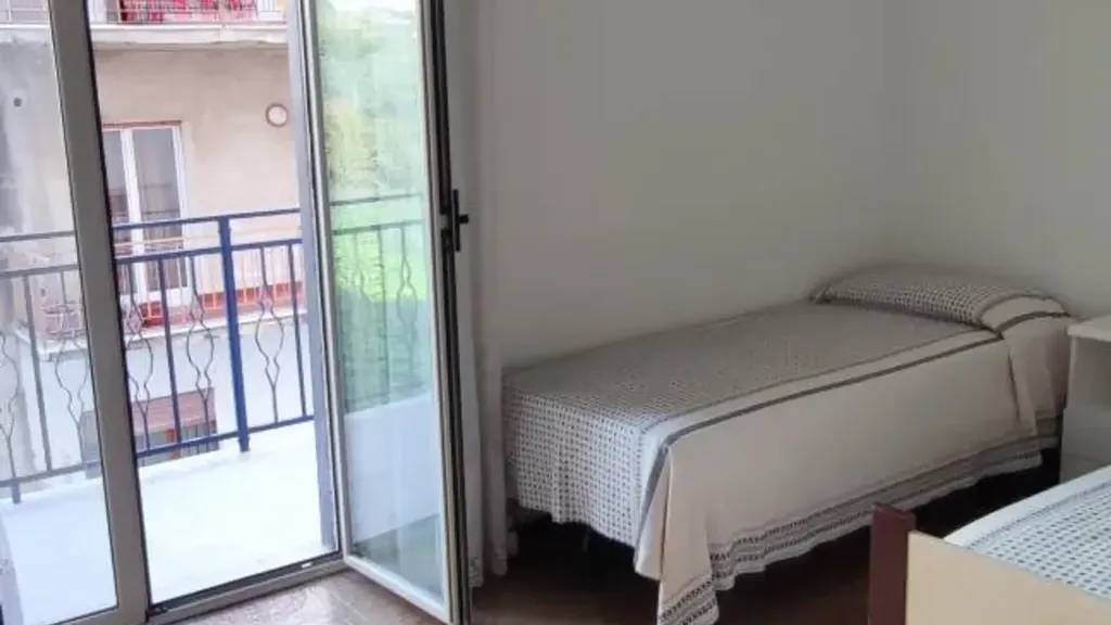 Chambres - Appartement 6 pièces à IT