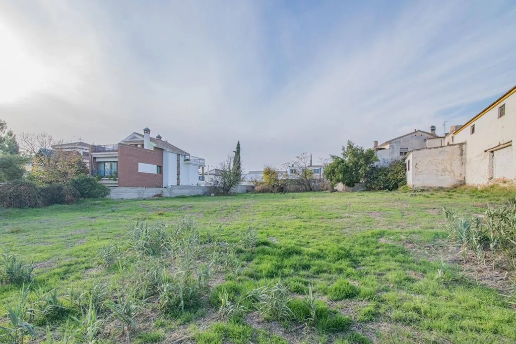 Giardino - Development Land in Peligros Centre