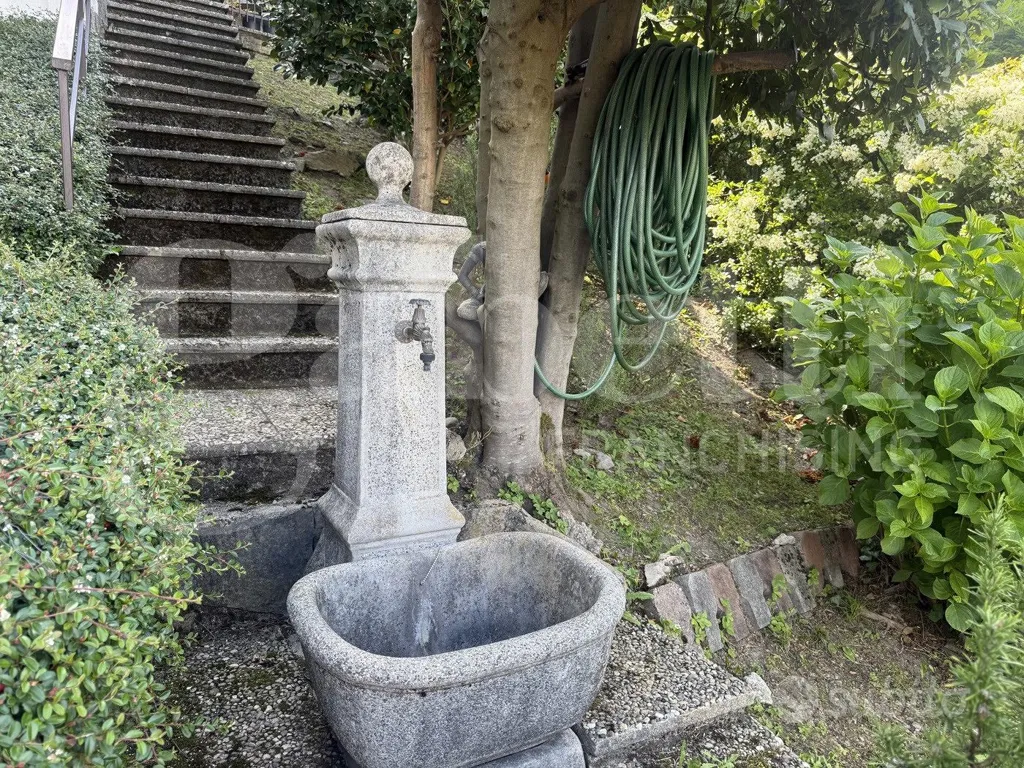 Toad - Villa with Panoramic View in Asso