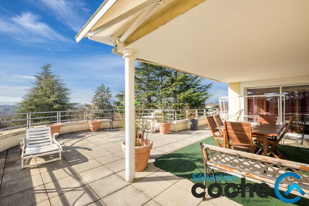 Terrasse - Rooftop avec Solarium au Domaine de Charbonnières