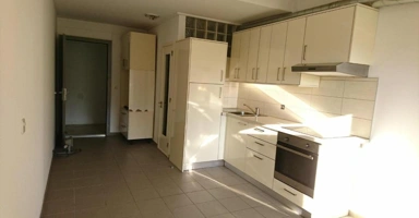 Kitchen - Studio with Fitted Kitchen in Sailor