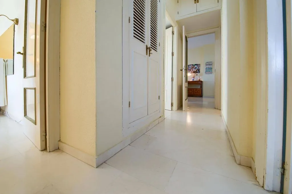 Esik - Beachfront Flat with Sea View in Fuengirola