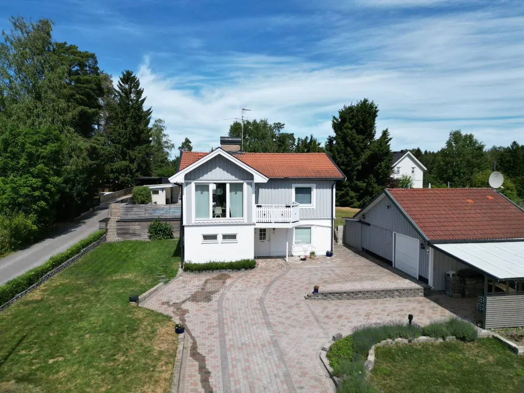 Vue aérienne - Villa with Pool in Tullinge