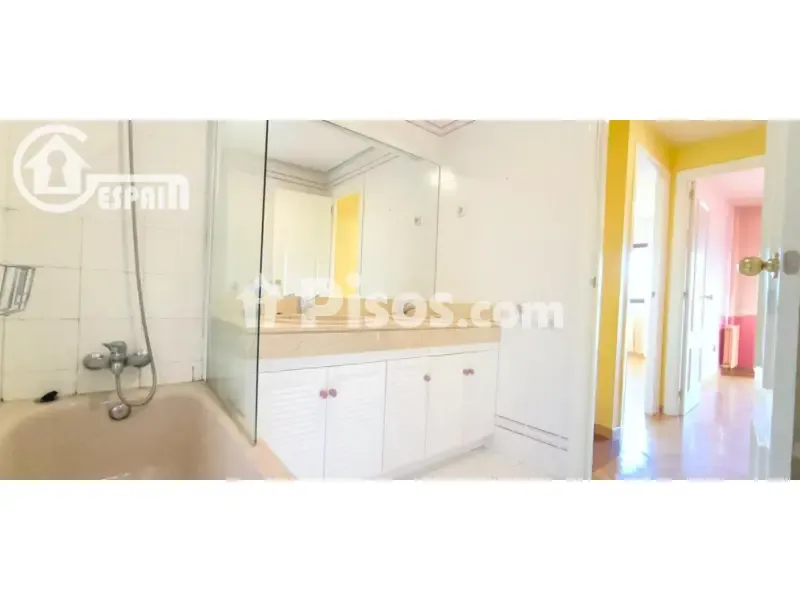 Vannitoad - Duplex with Private Garage in Madrid