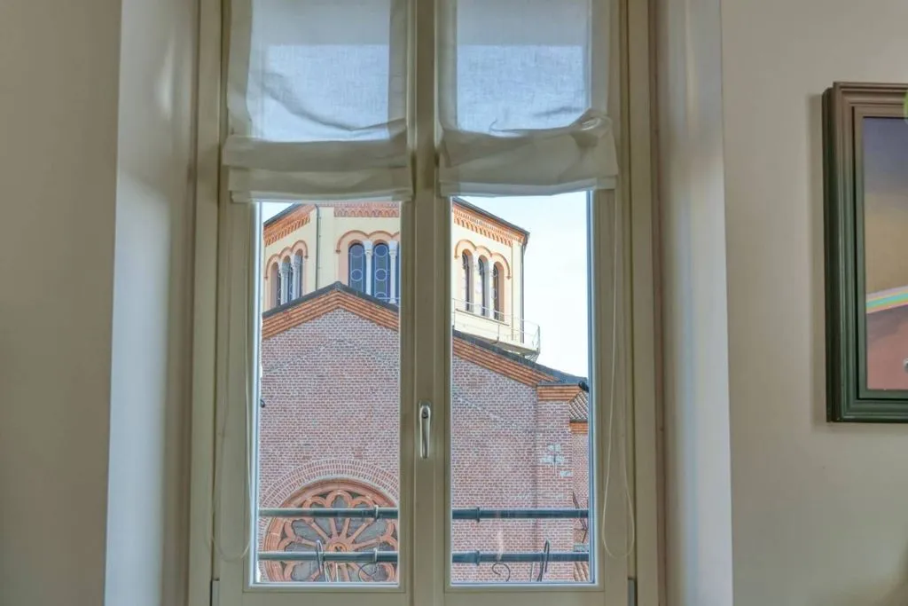 Pièces - Luxury Apartment with Triple Exposure in Milan