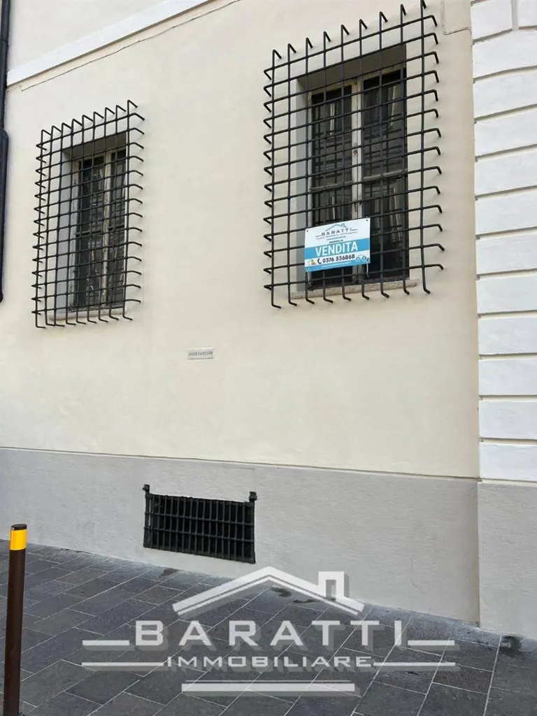 Exterior - Ground Floor Apartment with Balcony in Mantua
