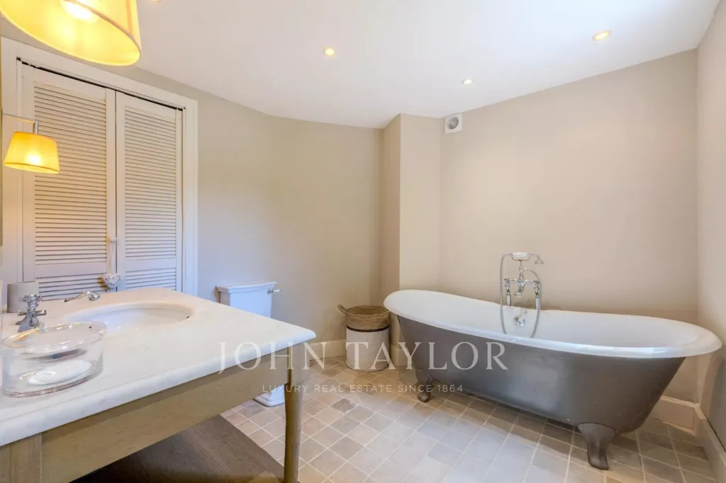 Salles de bain - Villa Provençale avec Piscine à Châteauneuf-Grasse