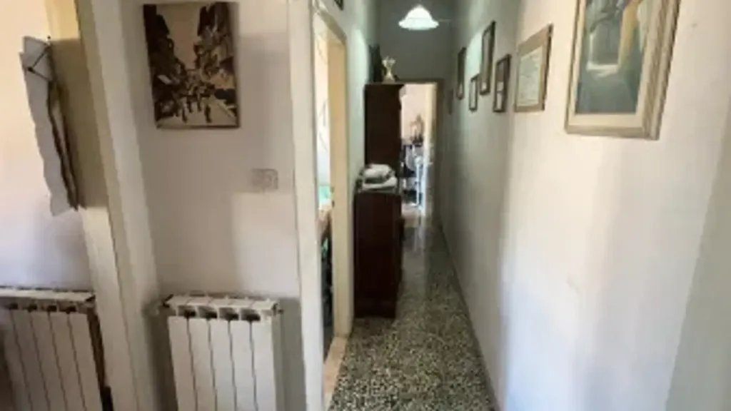 Entrée - Three-Bedroom Apartment with Terrace in Signa