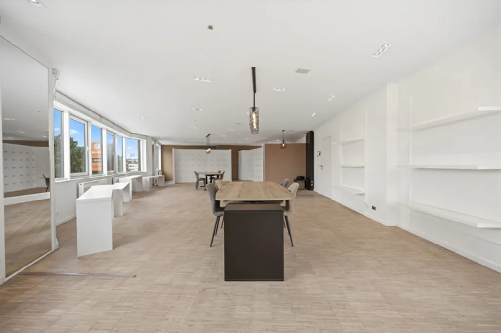 Kabinet - Office Space with Conversion Permit in Central Location