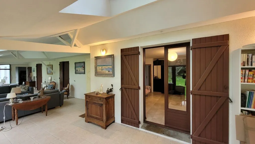 Séjour - Maison Luxueuse avec Véranda à Château-Thébaud