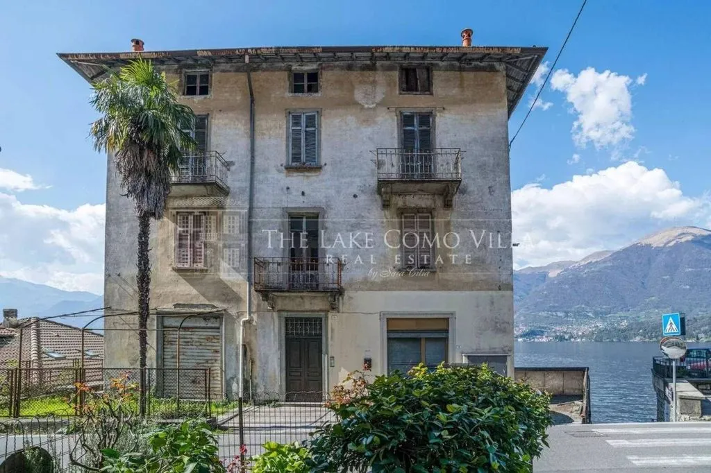 Extérieur - Lakefront Building for Renovation in Lezzeno