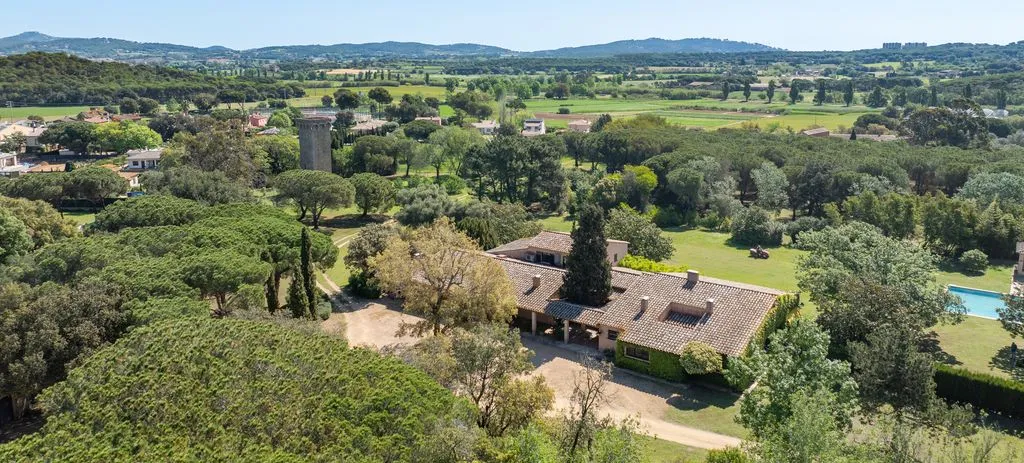Vista aerea - Luxury House with Historic Tower in Mont-ras