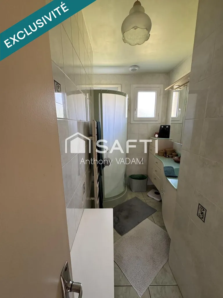 Salles de bain - Maison avec Cour à Cize, Jura