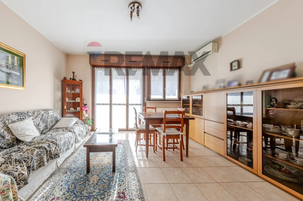 Elutuba - Bright Triplex with Balconies in Opera
