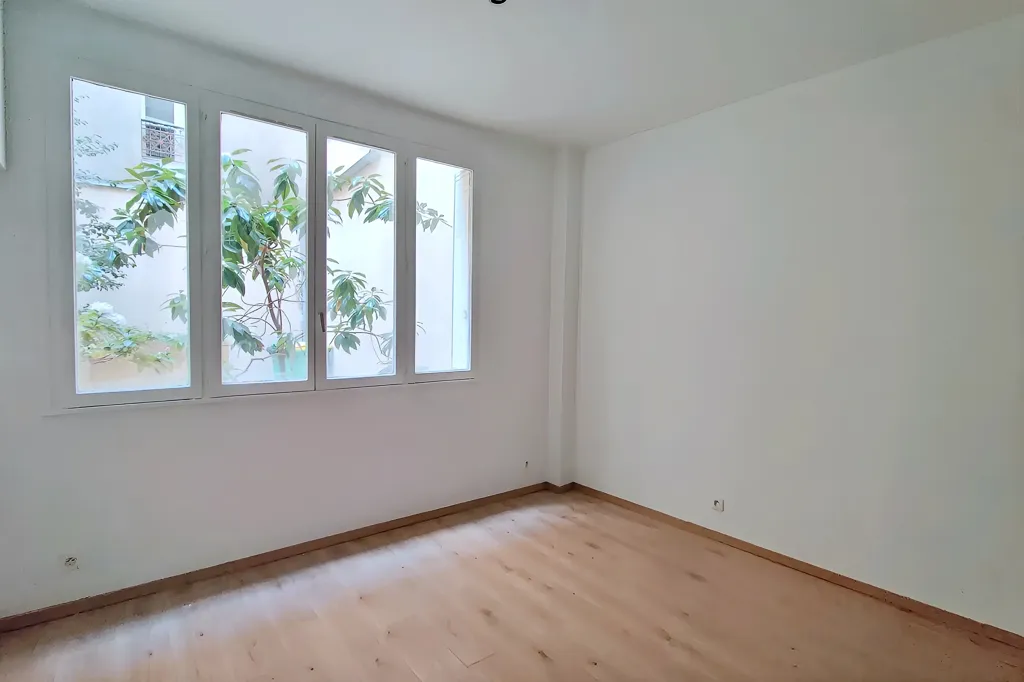 Toad - Renovated Studio with Garden View in Paris