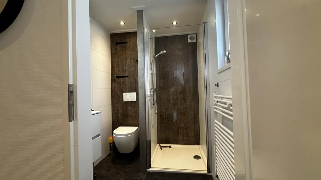 Salles de bain - Maison 4 pièces à Hoenderloo
