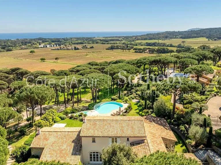 Õhuvaade - Villa with Sea View on 1 Hectare in Ramatuelle