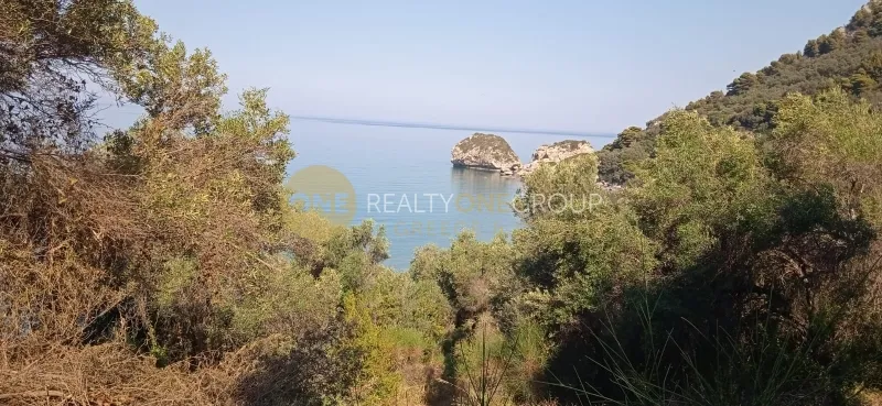Giardino - Rare Seaside Plot in Agios Gordios, Corfu