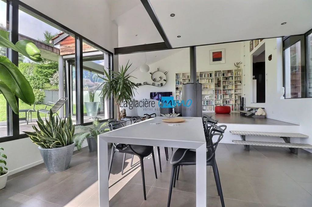 Salle à manger - Maison Contemporaine avec Vue Panoramique à Chanonat