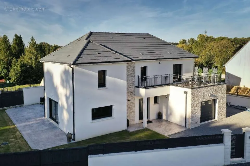 Maa asukohas Mery-Sur-Oise