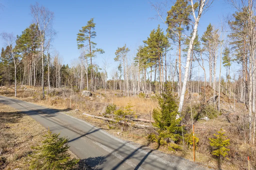 Jardin - Unbuilt Plot with Sea Access in Västerbyn