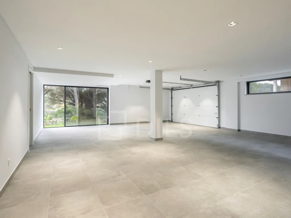 Elutuba - T5+3 House with Pool in Cascais
