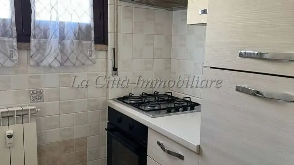 Cuisine - Armed Trilocale with Balcony in Novara