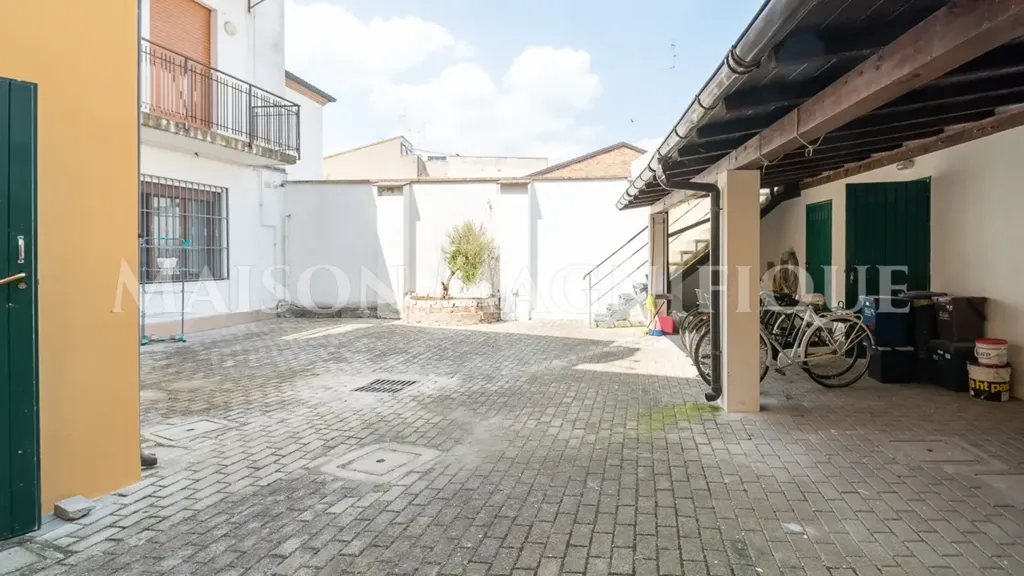 Aed - Modernised Apartment with Monument View in Comacchio