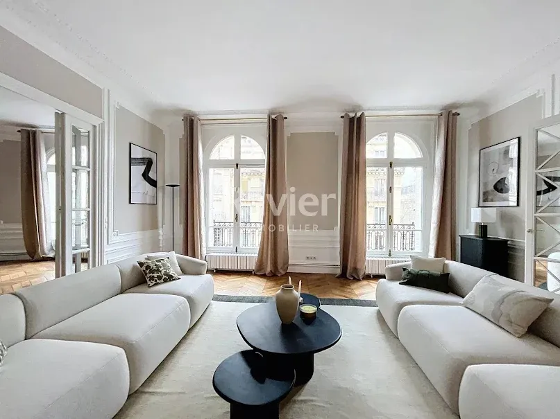 Séjour - Appartement Meublé avec Vue Tour Eiffel à Paris 7ème