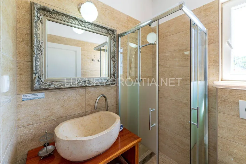 Vannitoad - Beachfront Villa with Jacuzzi in Korčula