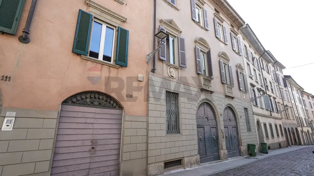 Välivaade - Rusticated Flat in Central Bergamo