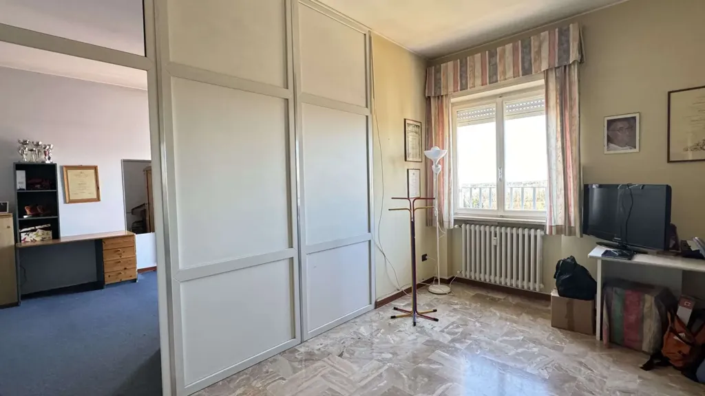 Bureau - Apartment with Panoramic View in Appiano Gentile
