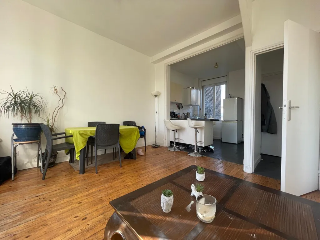 Séjour - Appartement T2 avec Cuisine Séparée à Lambersart