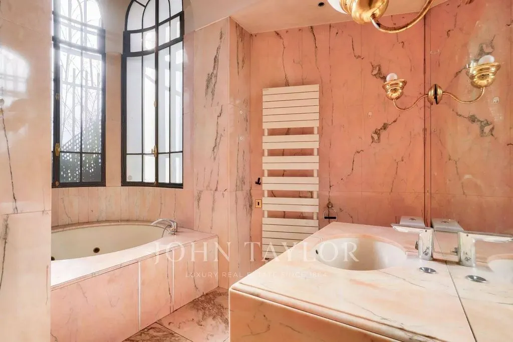 Salles de bain - Appartement Luxueux avec Jardin Privé à La Muette