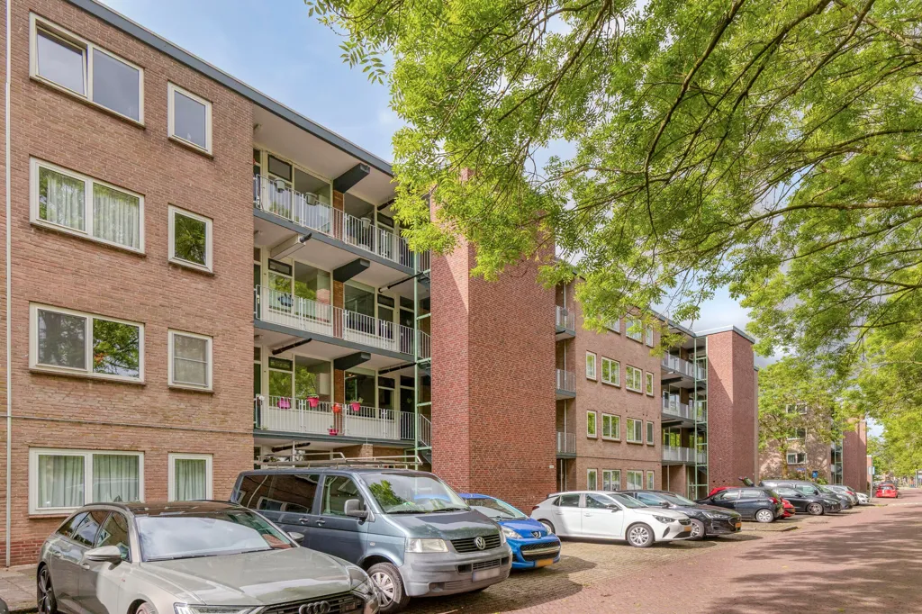Extérieur - Modern 3-Bedroom Flat with Balcony in Rotterdam