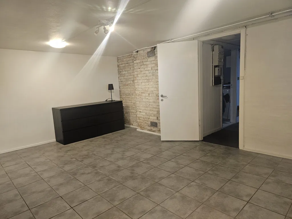 Garage - Charming Basement Flat with Terrace in Lyngby
