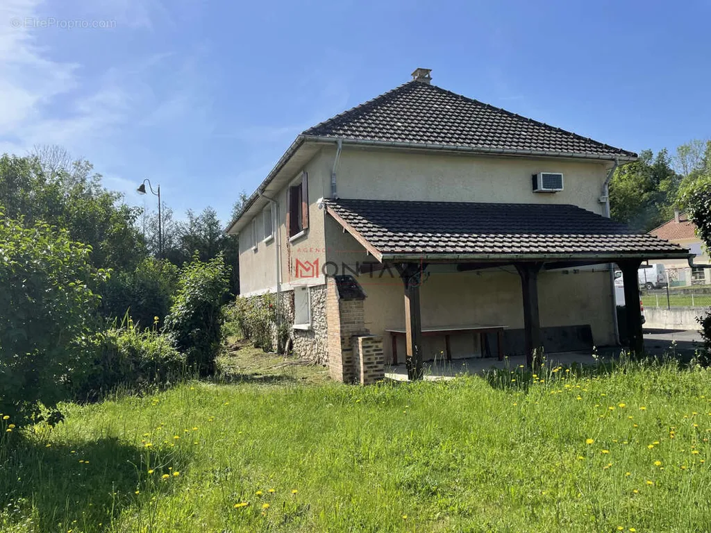 6-toaline maja asukohas La Ferte-Gaucher