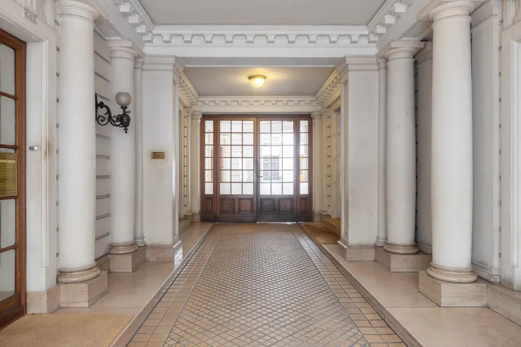 Entrée - Appartement Haussmannien avec Vues Est à Paris 16e