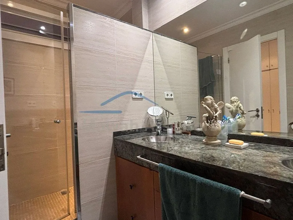 Salles de bain - Luxury House with Lift in Sabadell Centre