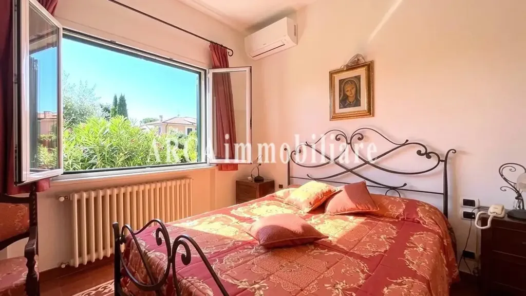 Bedrooms - Rustic Villa with Garden in Pietrasanta