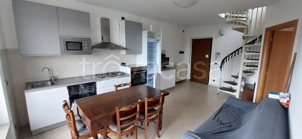 Salle à manger - Modern Apartment with Panoramic Terrace in Alba