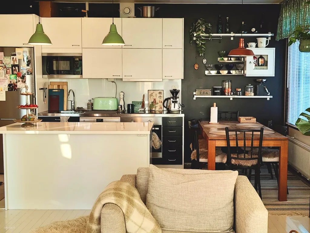 Köök - Bright Apartment with Balcony in Espoo