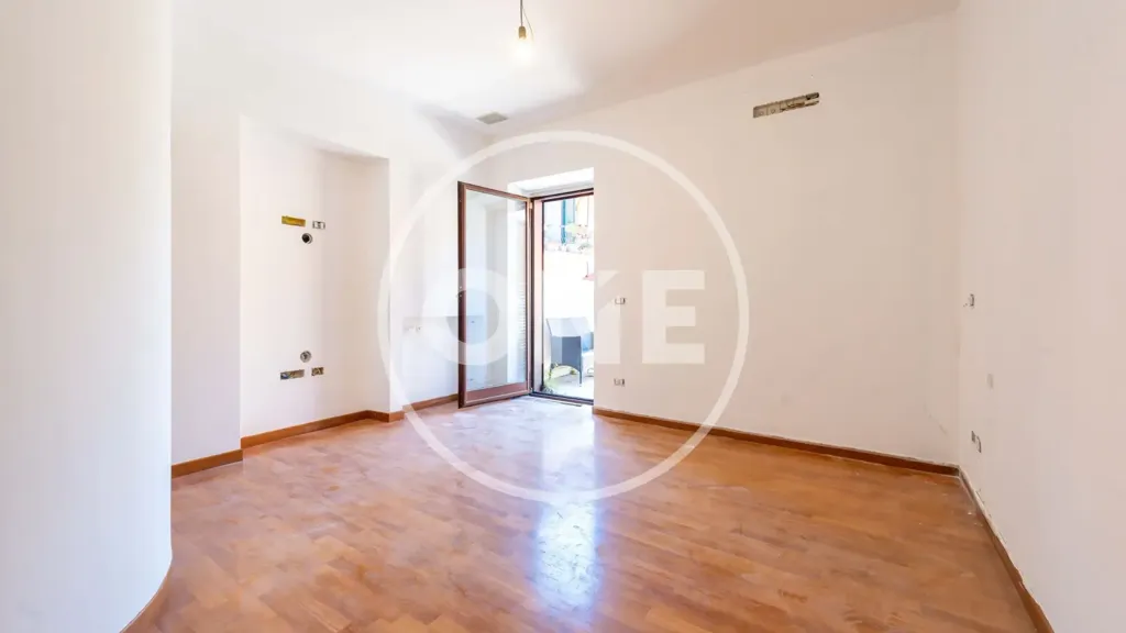 Pièces - Ground Floor Apartment with Garden in Rome